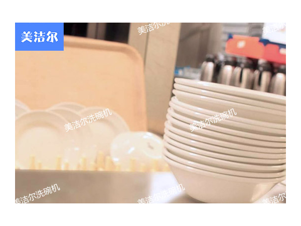 海爾工業(yè)園在用！領(lǐng)先的<美潔爾>工廠用長龍式洗碗機(jī)